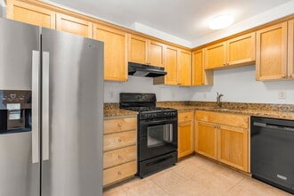 Building Photo - 1205 SW Cardinell Dr