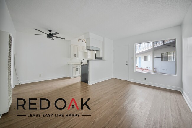 Primary Photo - Fantastic One Bedroom with Contemporary Fi...