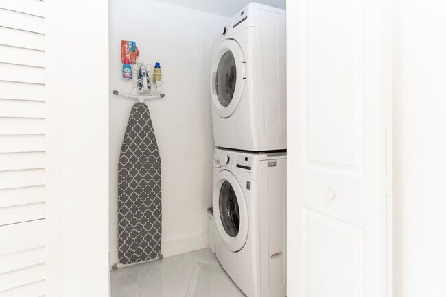 Building Photo - 2280 SW 32nd Ave