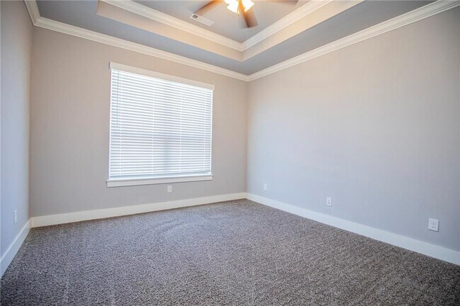 Building Photo - 213 Alder St