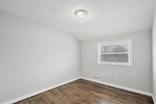 Building Photo - 3314 Wallford Dr