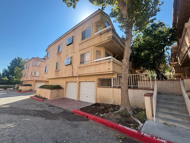 Primary Photo - Charming 3-Bedroom Condo with Community Po...