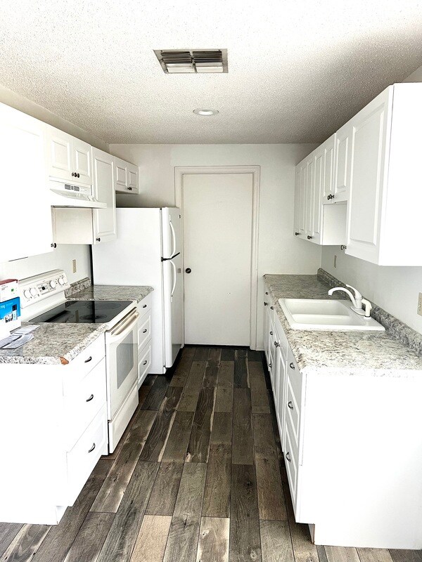 Building Photo - 7744 St Andrews Blvd