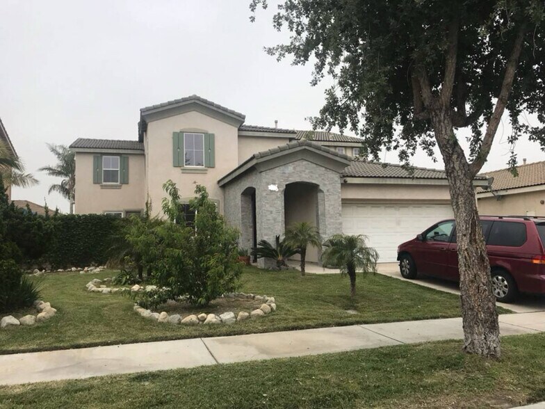 Building Photo - 15111 Hemlock Ave