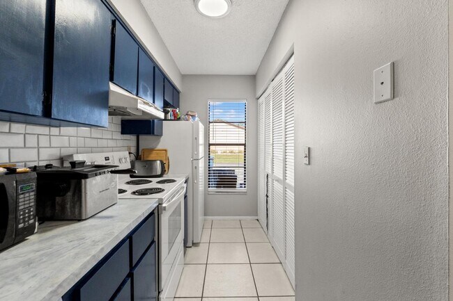 Building Photo - 7124 Barclay Ave