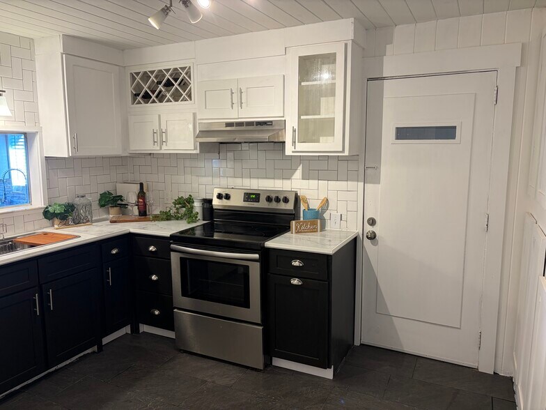 Building Photo - 5329 Cherry St