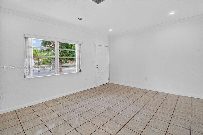 Building Photo - 2464 SW 19th St