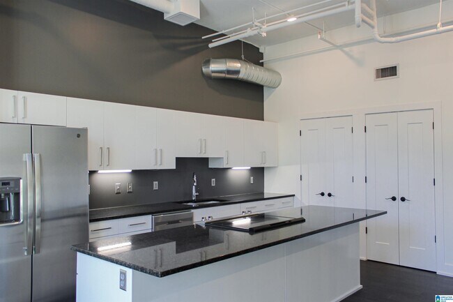 Building Photo - 1620 3rd Ave N