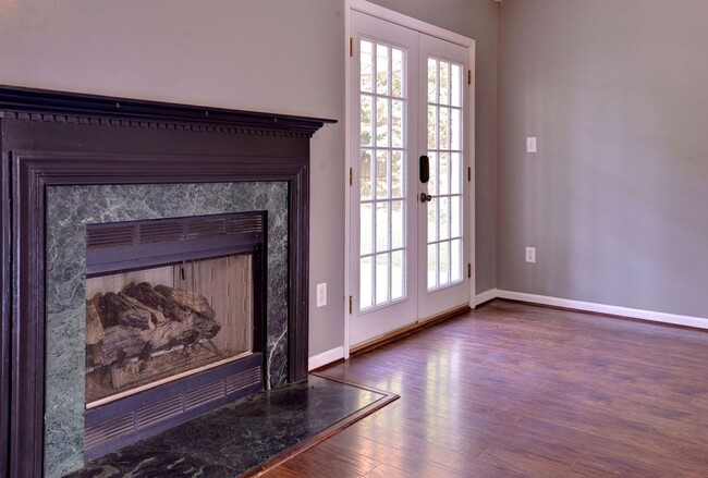 Building Photo - Spacious Rancher in Quiet Cul-de-sac