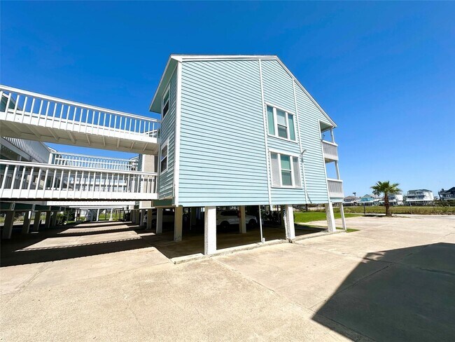 Building Photo - 500 Tiki Dr