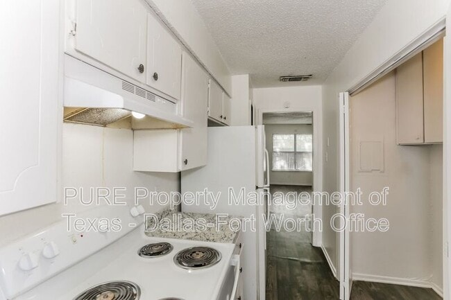 Building Photo - 940 Southmoor Dr