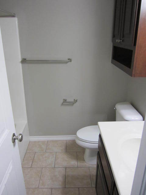 Building Photo - 704 N Markwell Ave