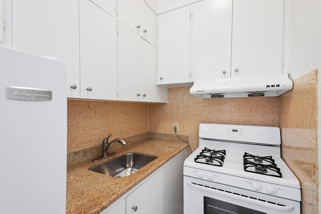 Building Photo - 546 Green St