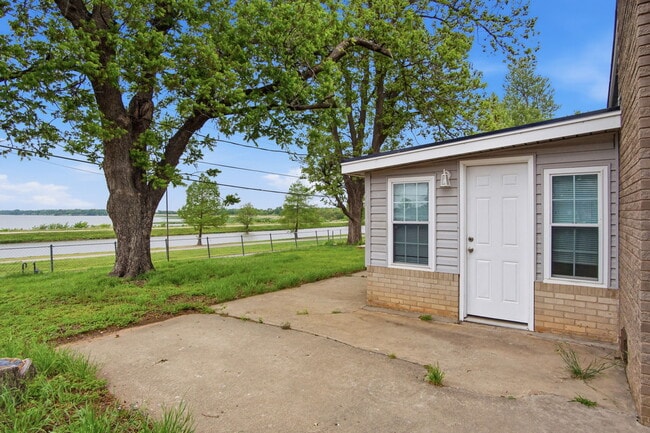 Building Photo - 3717 N Eagle Ln