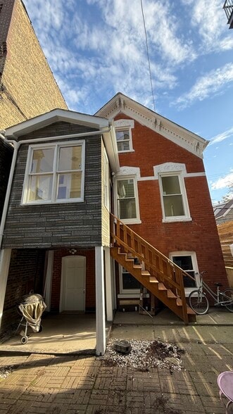 Building Photo - 2037 N Damen Ave