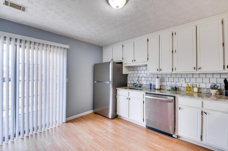 Building Photo - 1735 Nutmeg St