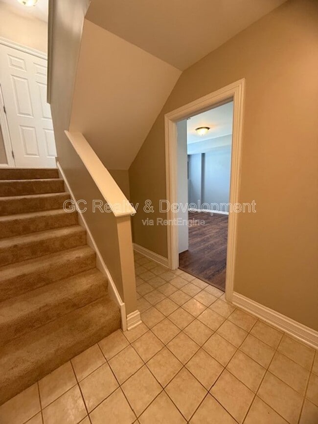Building Photo - 112 Lakeshore Dr