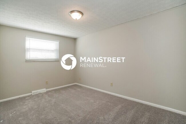 Building Photo - 4 Bedroom Pet-Friendly Home in Columbus, OH with Main Street Renewal