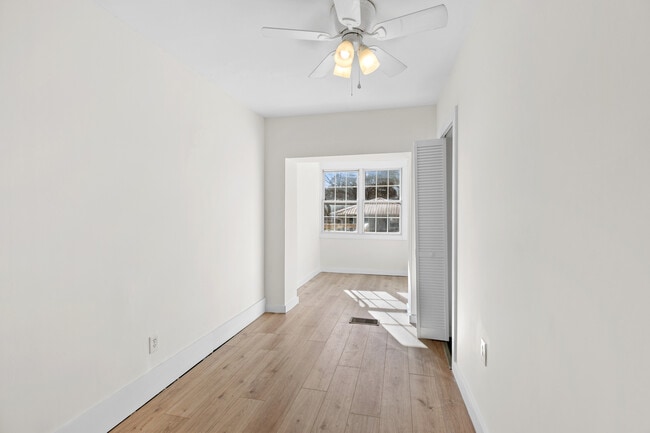 Building Photo - 128 Grandview Dr