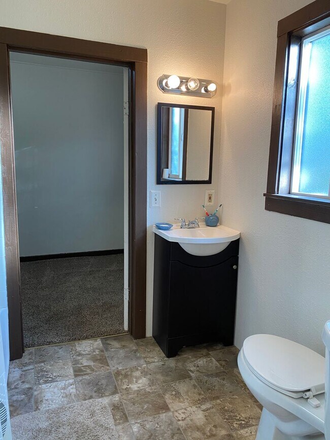 Building Photo - 1994 Esperanza Ave