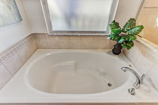 Building Photo - 156 Meadow Ave