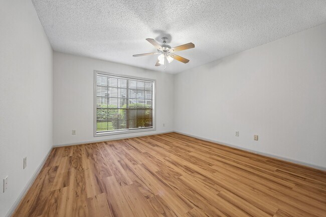Building Photo - 1311 Antoine Dr