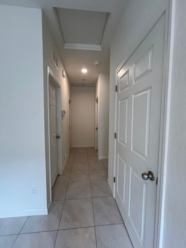 Building Photo - 3-bedroom, 2-bath home in Lemoore