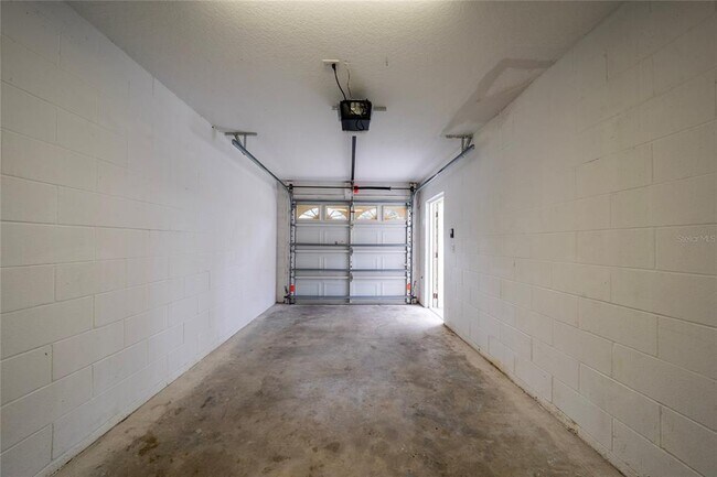 Building Photo - 9417 Myrtle Creek Ln