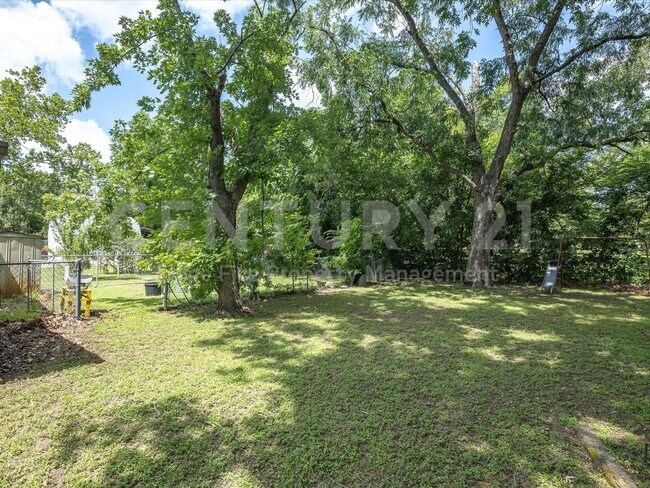 Building Photo - Tastefully Updated 3/1 in Haltom City For Rent!