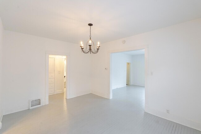 Building Photo - 306 Brown St