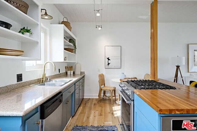 Building Photo - 2329 Kansas Ave