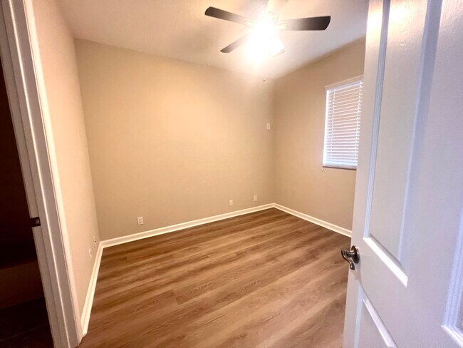 Building Photo - 7406 Briella Dr