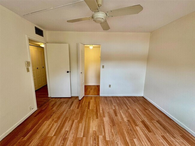 Building Photo - 1810 N Lauderdale Ave