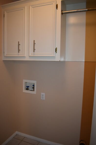 Washer / Dryer hookup - 6800 N 8th St