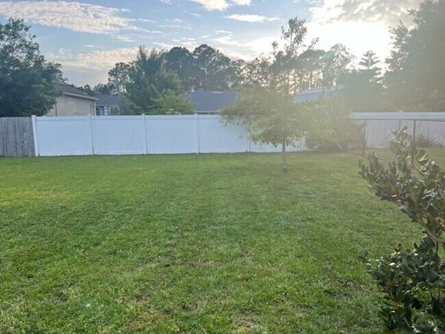 Building Photo - Beautiful 2 Bedroom 2 Bath Duplex Located in Palm Coast