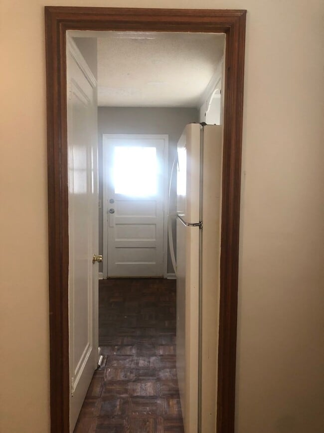Building Photo - Cozy 3 Bedroom, 1Bath House Available o