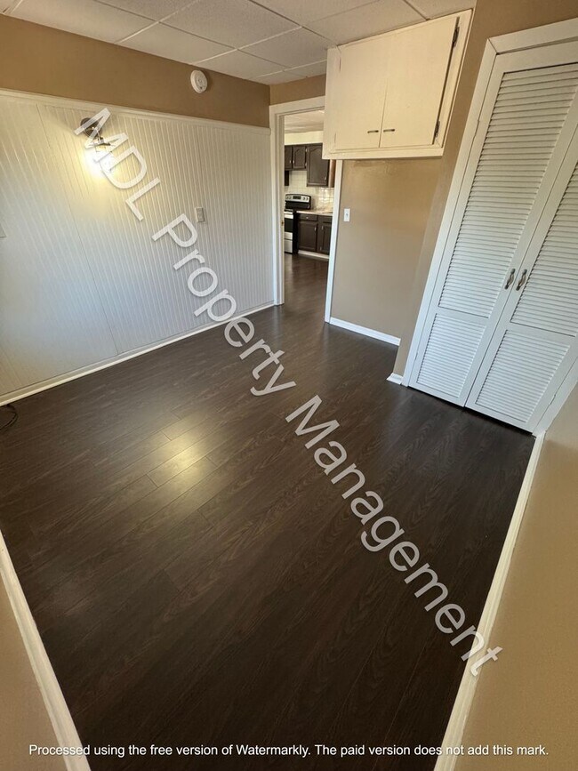 Building Photo - 206 Harold St