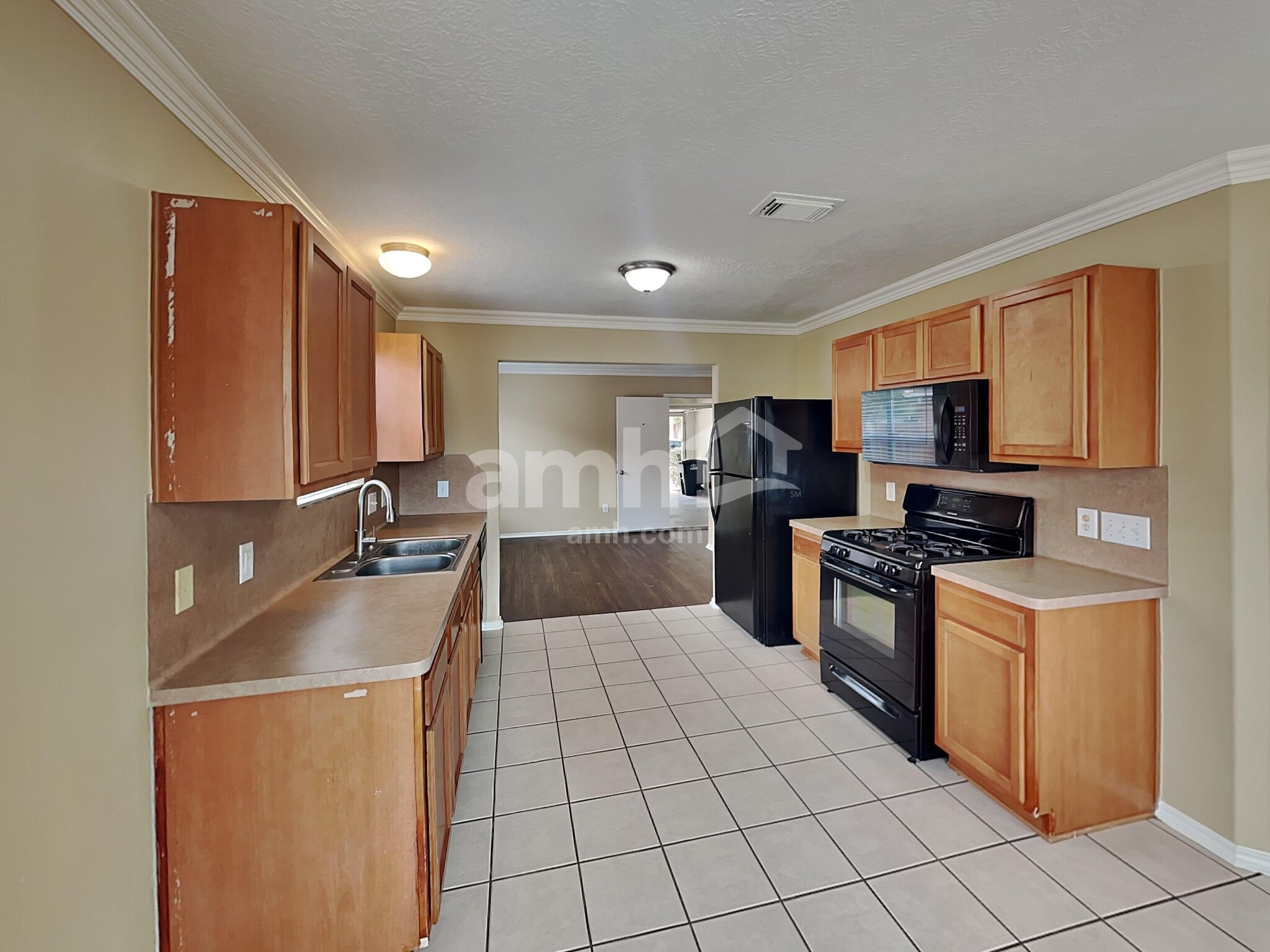 Building Photo - 8918 Farm Ridge Ln