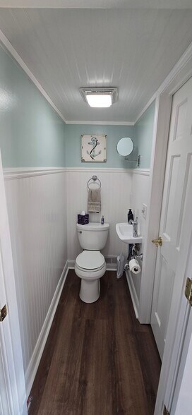 2nd Bathroom - 2003 Arbor Ln