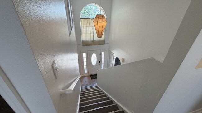 Building Photo - 5002 Strada Dr