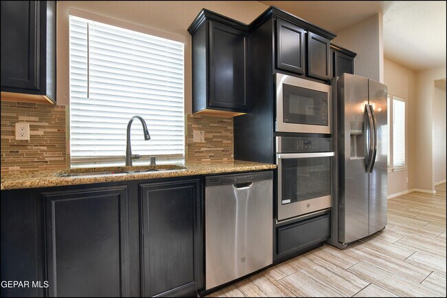 Building Photo - 221 Jennice Cir