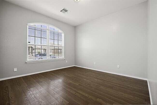 Building Photo - 5924 SE 66th St