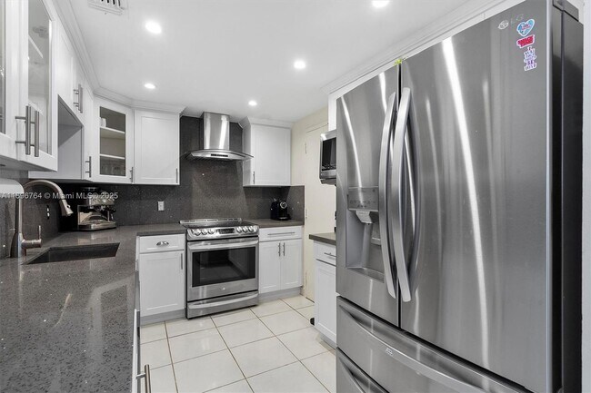 Building Photo - 1980 S Ocean Dr