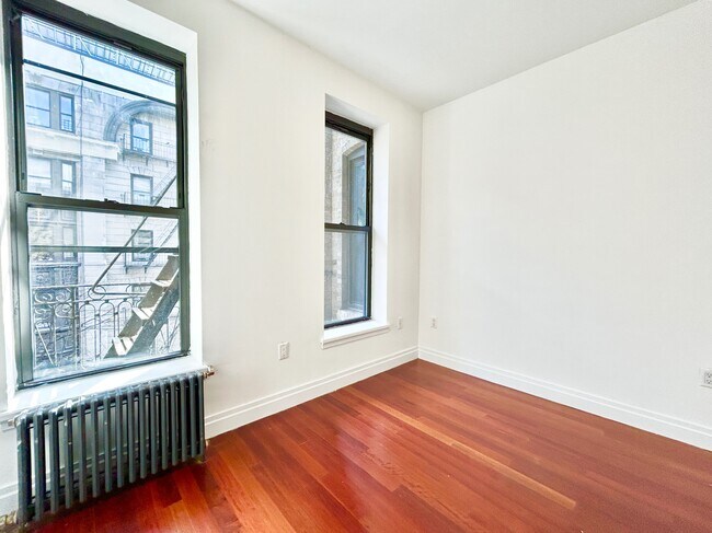 Building Photo - 607 W 137th St