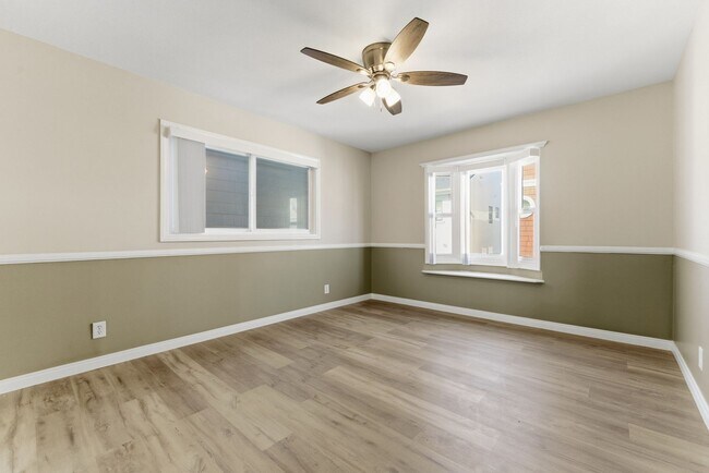 Building Photo - 403 38th St