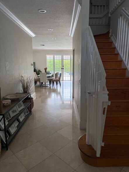 Building Photo - 947 Nandina Drive