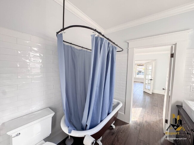 Building Photo - 400 Pleasant St