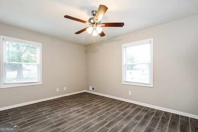 Building Photo - 219 Deerfield Dr