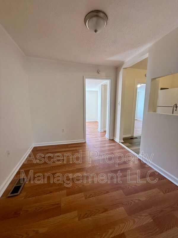 Building Photo - 3208 Dodds Ave