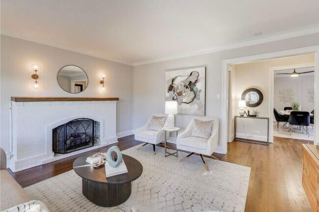 Building Photo - 1628 W Columbia Ave